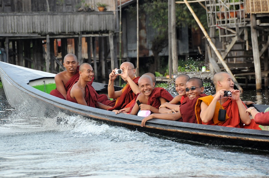 EMOI d'images 92- Vacances -KREBS Etienne - Vacances pour tous en Birmanie