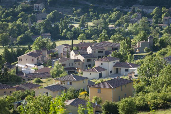 Ailleurs... en France : les villages vacances à explorer - CCAS.fr