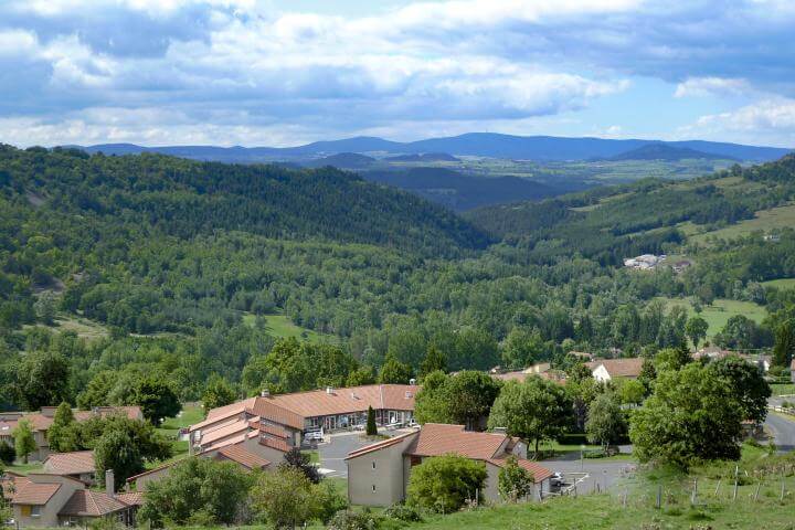 Ailleurs... en France : les villages vacances à explorer - CCAS.fr